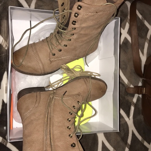 Light brown combat boots - Picture 2 of 3